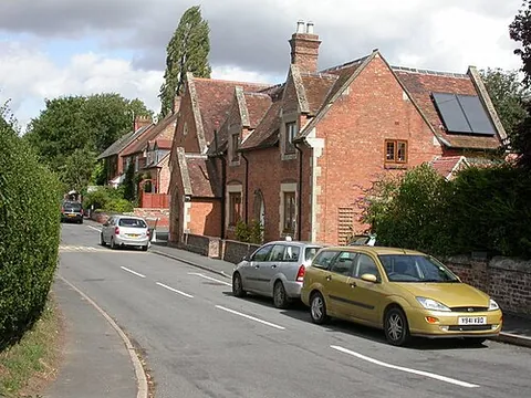 bishop's itchington: a village and civil parish in Stratford-on-Avon district, Warwickshire, England (OS grid ref SP3957)