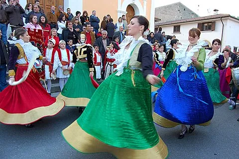 arbëreshë: a minority ethnolinguistic group of Albanian descent living in Italy