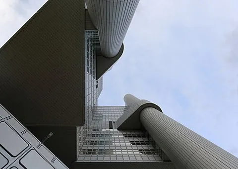 worm's-eye view: a view of an object from below, from the ground