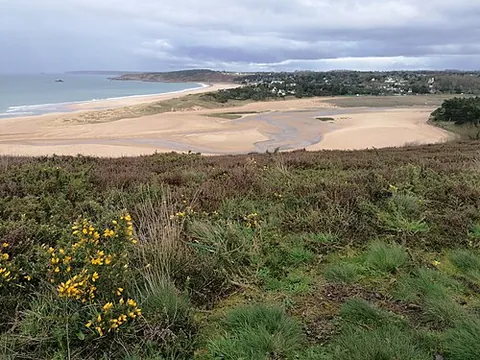 sables-d'or-les-pins: a coastal settlement in Fréhel commune, Côtes-d'Armor department, Brittany, France