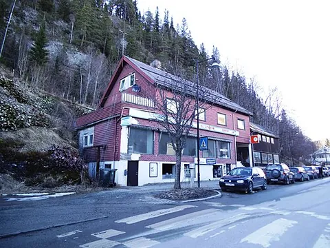 støren: a village in Midtre Gauldal municipality, Trøndelag county, Norway