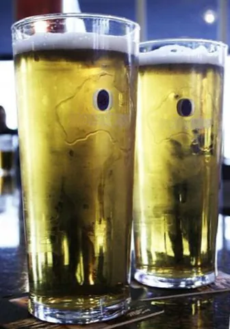two beers, please: indicates the speaker wishes to buy two beers