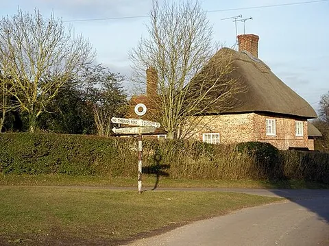 abbotstone: a hamlet in Itchen Stoke and Ovington civil parish, Hampshire, England (OS grid ref SU5635534533)