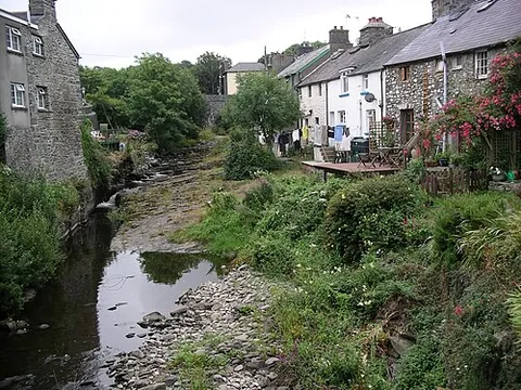 aberarth: a village in Dyffryn Arth community, Ceredigion, Wales (OS grid ref SN4763)