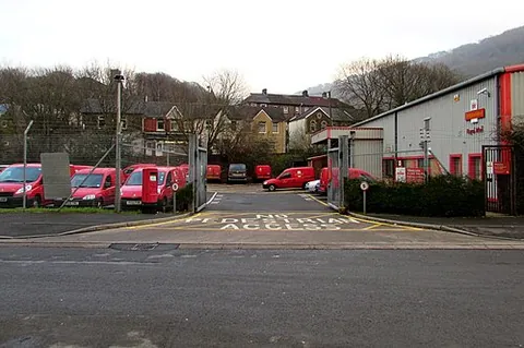 abercarn: a town and community in Caerphilly borough, Wales (OS grid ref ST2194)