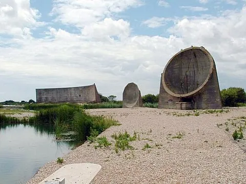 acoustic mirror: a passive device for reflecting and often focusing sound waves, chiefly used to provide early...