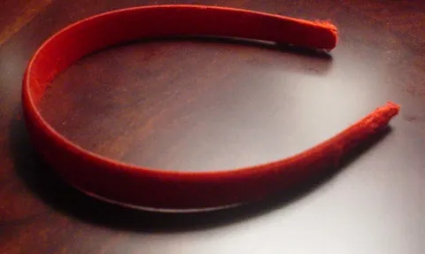 alice band: a flexible horseshoe-shaped headband