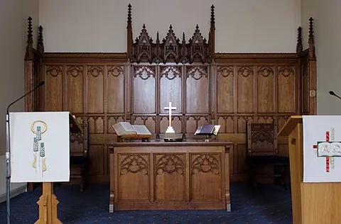 altar screen: synonym of rood screen