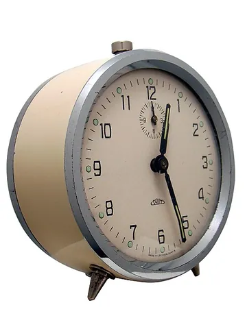 analog clock: a clock that displays the time using hands that move mechanically around its face