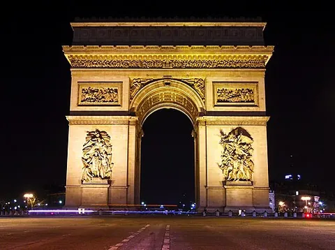 arc de triomphe: a war monument in Paris, France, designed by Jean Chalgrin in 1806, started in 1808 and inaugurated...