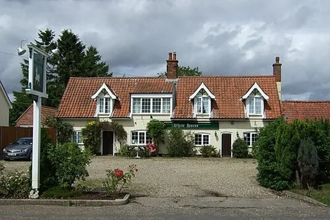 ashwellthorpe: a village in Ashwellthorpe and Fundenhall parish, South Norfolk district, Norfolk, England (OS grid...