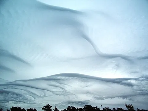asperitas: a cloud formation characterized by wavy undulations in the cloud base