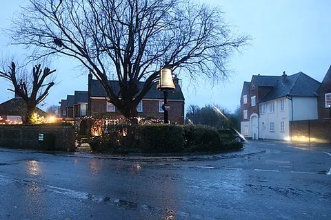 aston clinton: a village and civil parish in Buckinghamshire, England, previously in Aylesbury Vale district (OS...