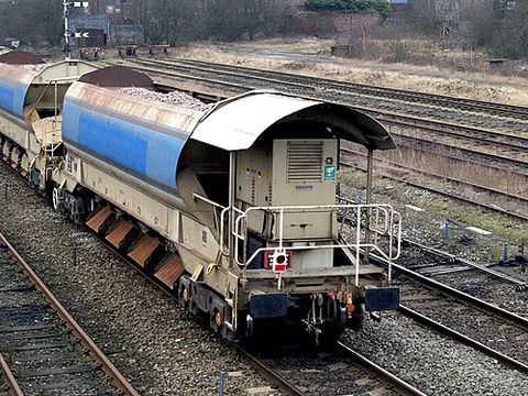 autoballaster: a type of ballast wagon, used to carry new ballast and then spread it along a section of railway...