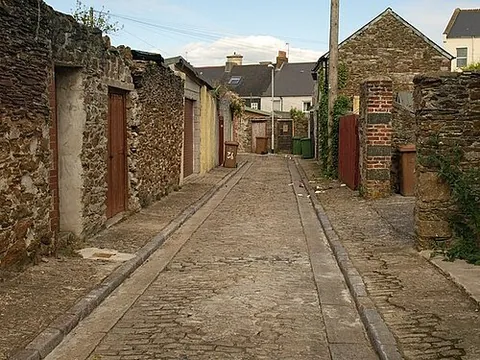 back alley: an alleyway that runs behind a row of houses, or between rows of houses