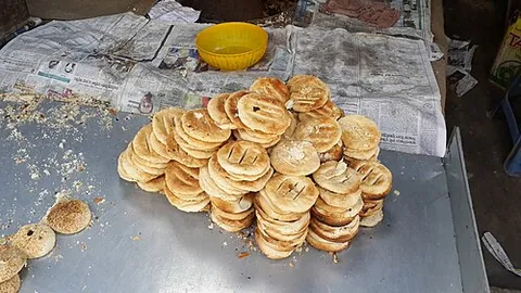 bakarkhani: a sweet biscuity flatbread originating in Old Dhaka