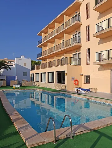 balconing: the act of jumping between the balconies of two hotel rooms; especially of tourists in Spain