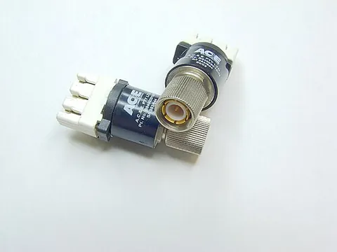 balun: an electronic device for connecting a balanced transmission line to an unbalanced one