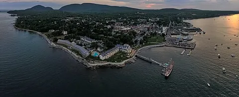 bar harbor: a town on Mount Desert Island, Hancock County, Maine, United States