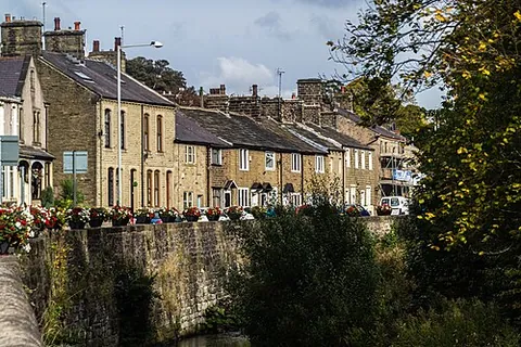 barrowford: a village and civil parish in Pendle district, Lancashire, England, close to the town of Nelson (OS...