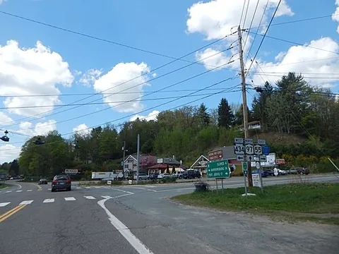 barryville: an unincorporated community in Macon County, Missouri