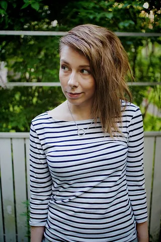 bateau neckline: synonym of boat neckline