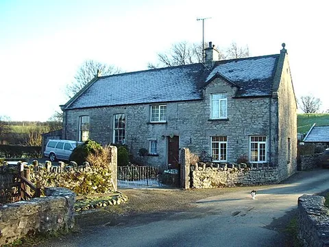 beck houses: a hamlet in Grayrigg parish, Westmorland and Furness, Cumbria, England (OS grid ref SD5896)