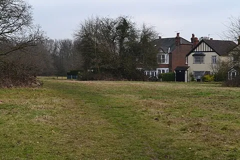 bell common: a suburban hamlet in Epping parish, Epping Forest district, Essex, England (OS grid ref TL4501)