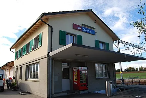 chénens: a municipality in Sarine district, Fribourg canton, Switzerland