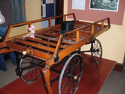 bier: a litter to transport the corpse of a dead person