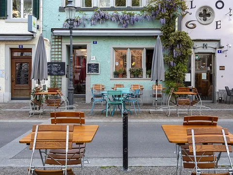 bistro: a small casual restaurant or pub, typically serving French-style cuisine