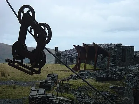 blondin: a specialized type of material ropeway that incorporates a mechanism to raise and lower loads...