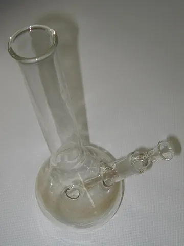 bong: the clang of a large bell