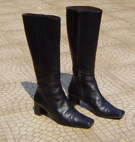 boot: a heavy shoe that covers part of the leg