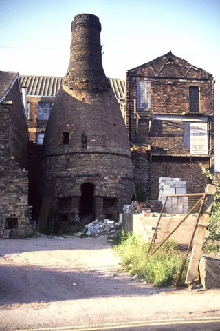 bottle oven: a bottle-shaped kiln, typical of the industrial landscape of Stoke-on-Trent, England