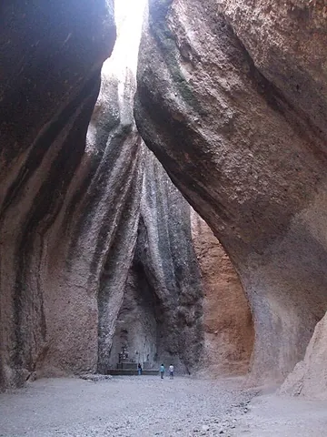 box canyon: a canyon which has a single access for entrance and exit, being otherwise enclosed on all sides by...