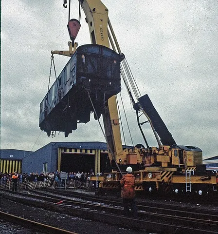 breakdown crane: a crane that can be used in the event of accidents and derailments, as well as for engineering work...