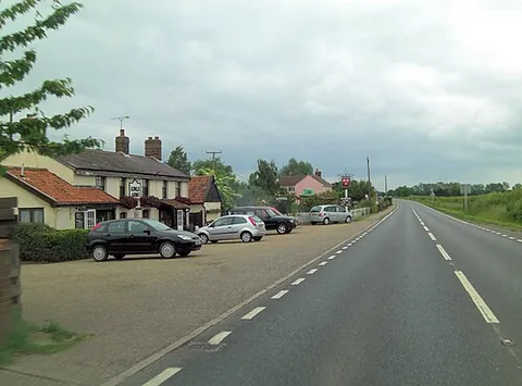 broad green: a neighbourhood of Cranfield, Central Bedfordshire district, Bedfordshire (OS grid ref SP9643)