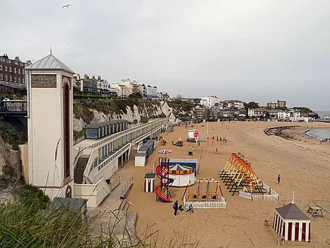 broadstairs: a coastal town on the Isle of Thanet, in Broadstairs and St Peter's parish, Thanet district, Kent,...