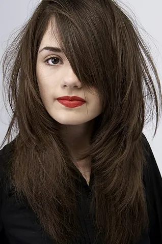 brunette: of a brown color or tone