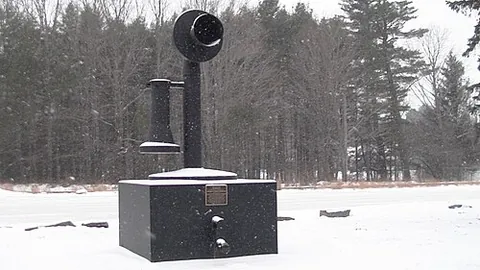 bryant pond: a village in the town of Woodstock, Oxford County, Maine, United States, also a synonym for Lake...