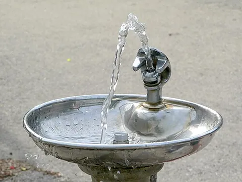 bubbler: something that emits bubbles