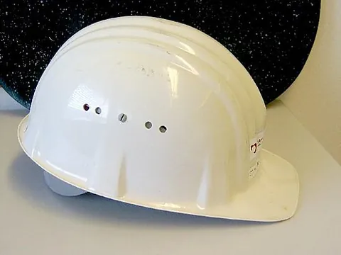 bump cap: a hard hat