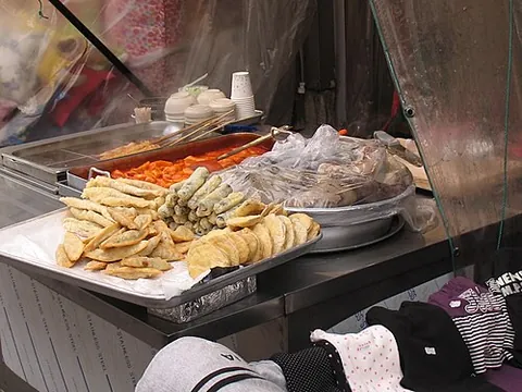 bunsik: inexpensive Korean snack foods