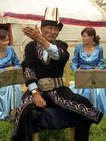 calpack: a kind of cap from Turkic countries, with a high crown