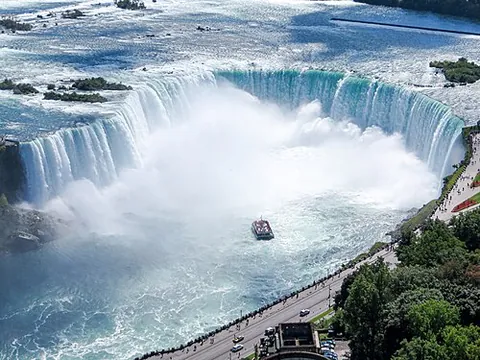 canadian falls: a waterfall in Niagara Falls, Niagara river, Niagara Peninsula, Niagara regional municipality,...