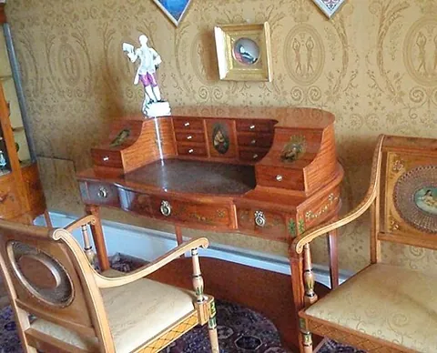 carlton house desk: a kind of antique bureau à gradin with small drawers forming a U shape around the user
