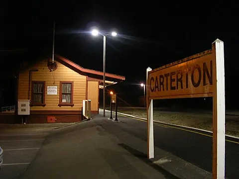 carterton: a town in West Oxfordshire district, Oxfordshire, England (OS grid ref SP2706). Named after William...
