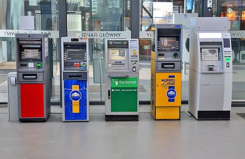 cash machine: synonym of automated teller machine