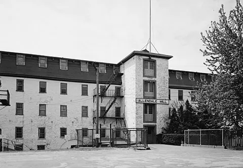 centerdale: an unincorporated community in Cedar County, Iowa